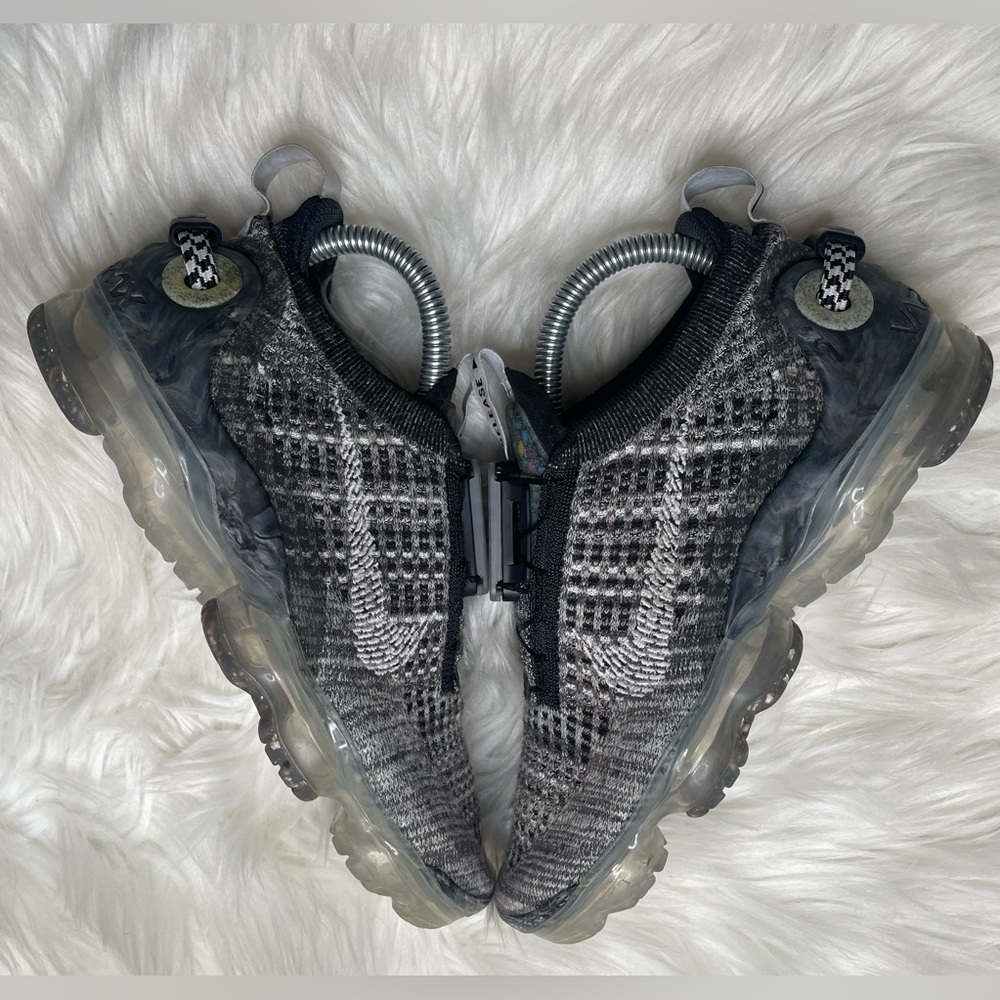 Women’s Size 6.5 - Nike Air Vapormax Flyknit Shoes “Oreo” CT1933-002